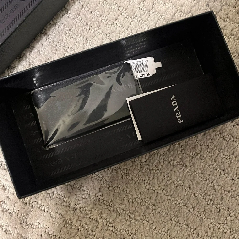 Prada Box - Picture 3 of 4